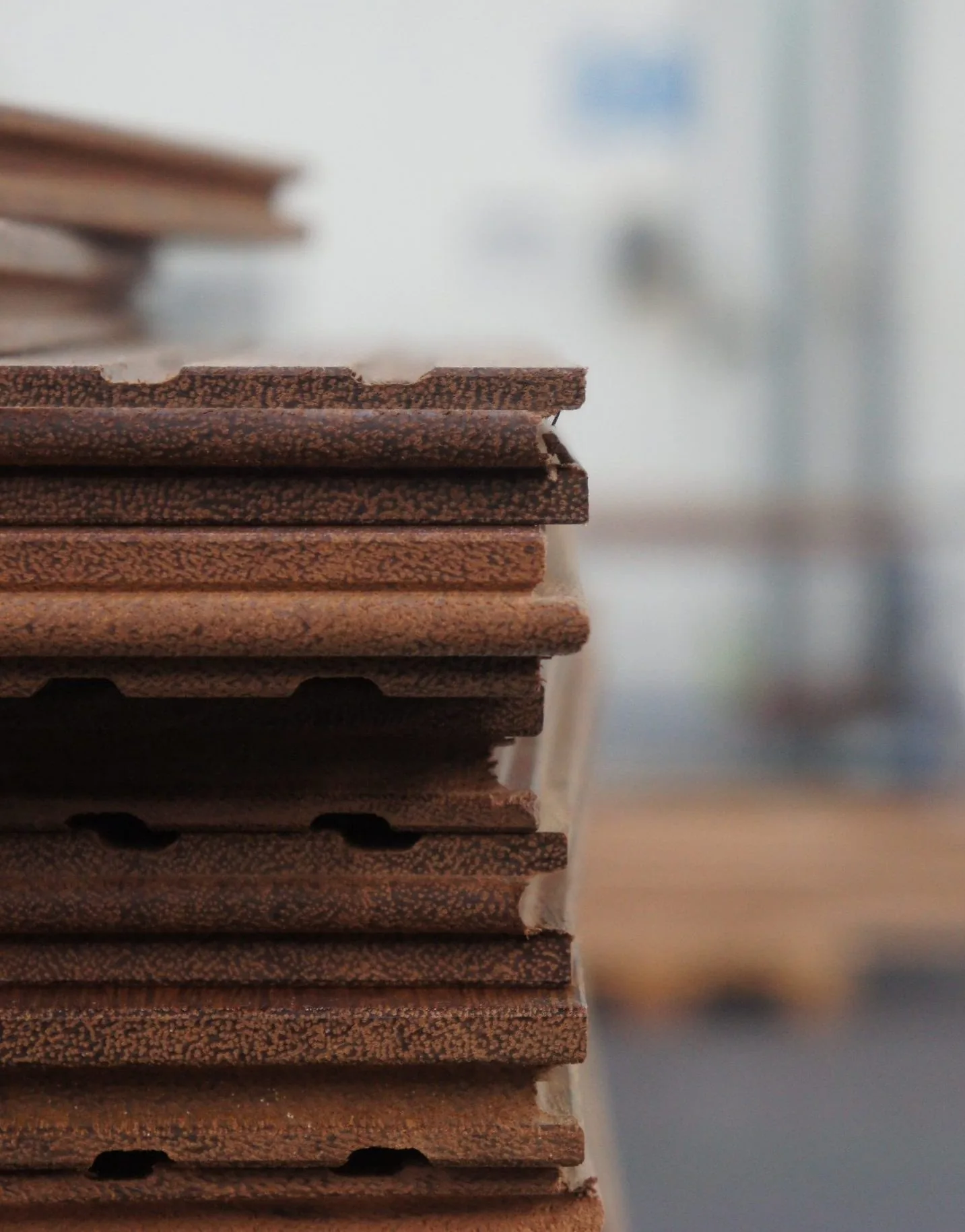 The tone and the grain of the board