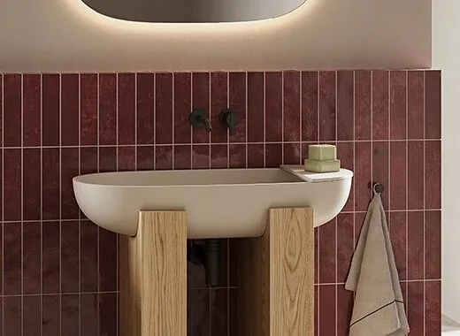Full-height tiling and a basin on a console