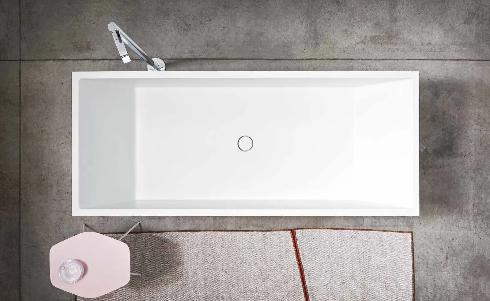 Bañera Pool de Corian, vista desde arriba: 170×70 cm.