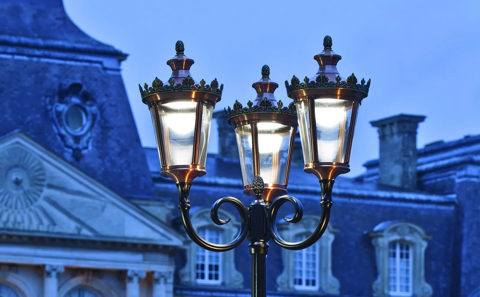 Roger Pradier: farola con tres faroles