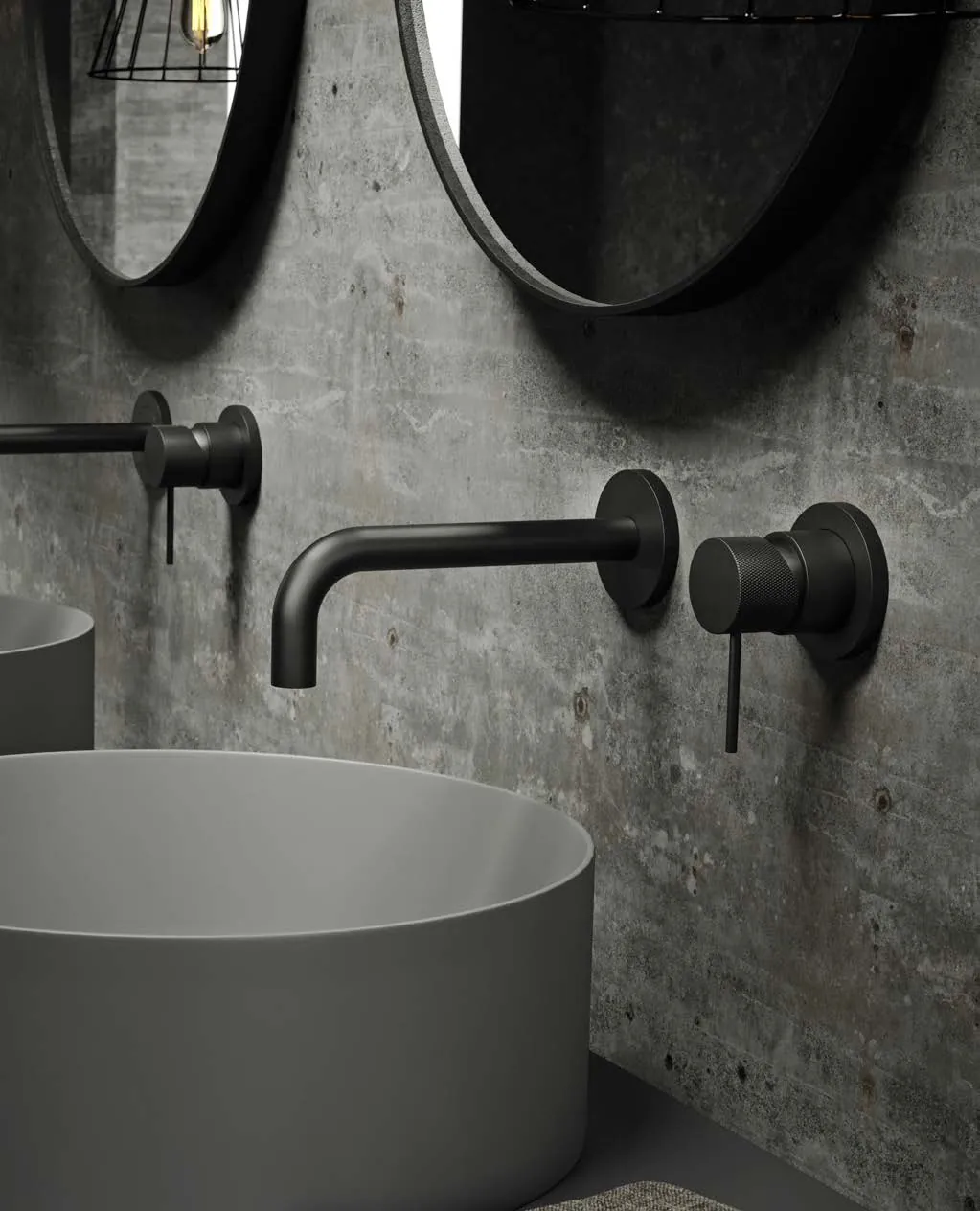 Grifo mural negro sobre un lavabo junto a una pared de hormigón