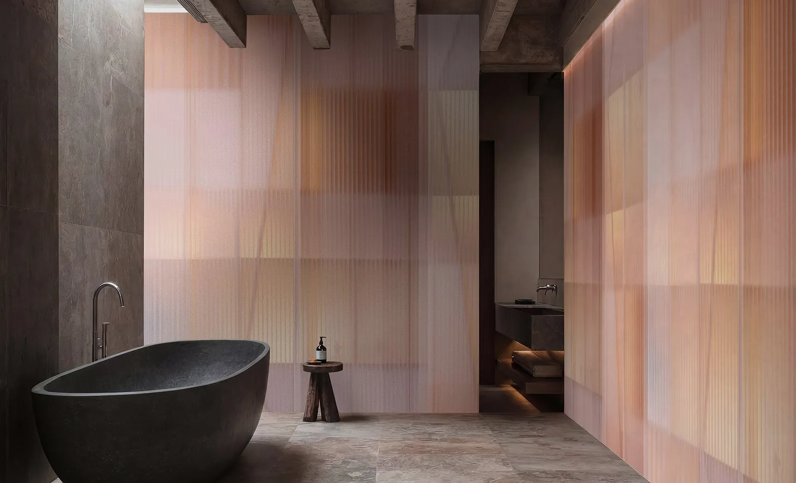 Wall&Deco: el dibujo recorre la pared tras la bañera y la mampara